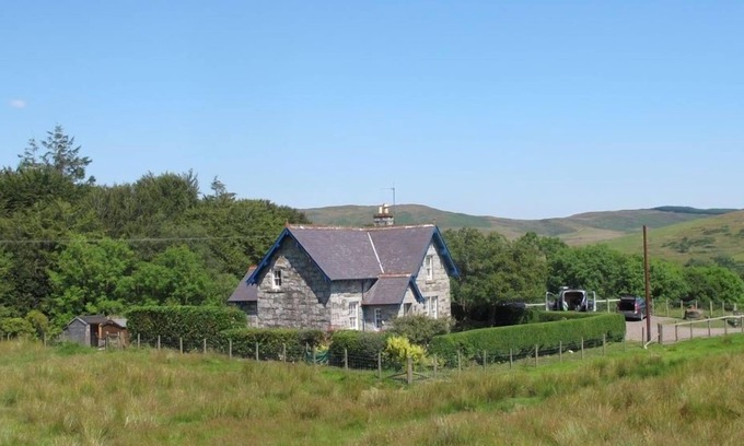 Castle Douglas Cottage | Rowantree Cottage - a cottage that sleeps 7 guests in 3 bedrooms