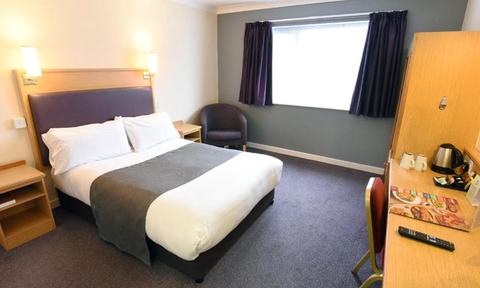 Bromborough Hotel | Royal Oak by Greene King inns