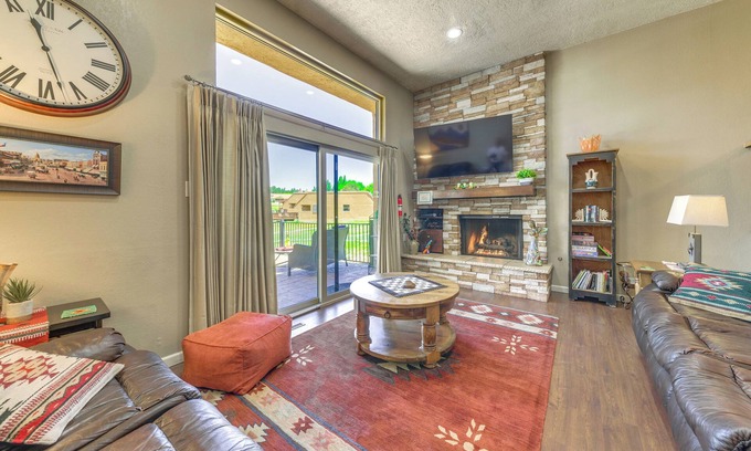 Ruidoso Condo | Ruidoso Golf Condo - Patio & Mountain View!