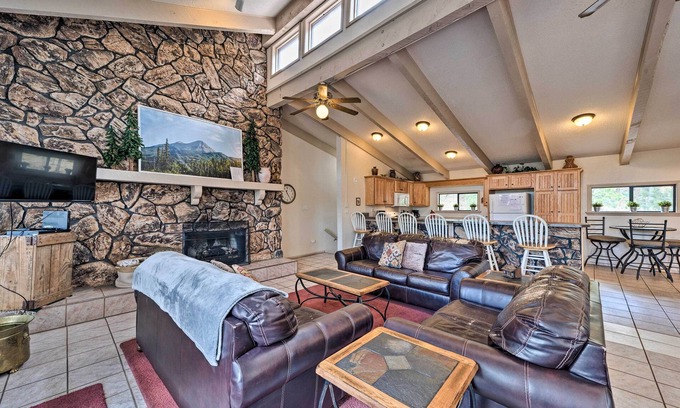 Ruidoso House | Ruidoso Home w/Private Wet Bar & Pool Table