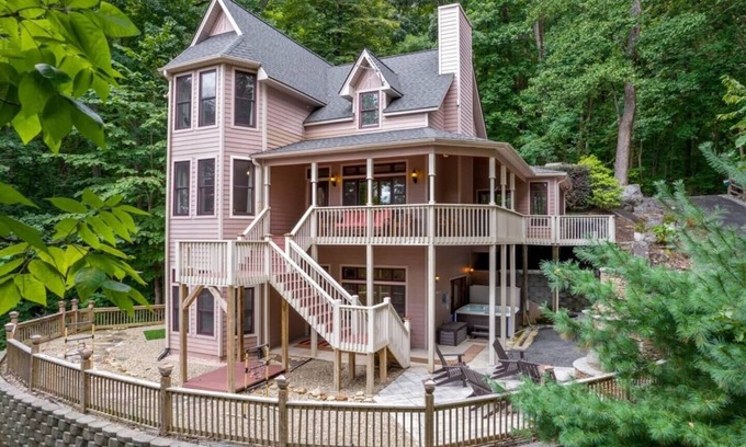 Lake Lure House | Rumbling Bald Amenities House Great Views Golf Cart Hot Tub