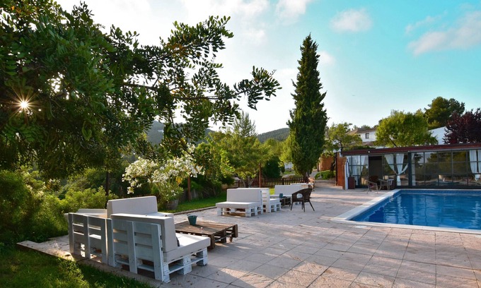 Sant Pere de Ribes Cottage | Rural house of the SXVI in Garraf natural site (groups, events and weddings)