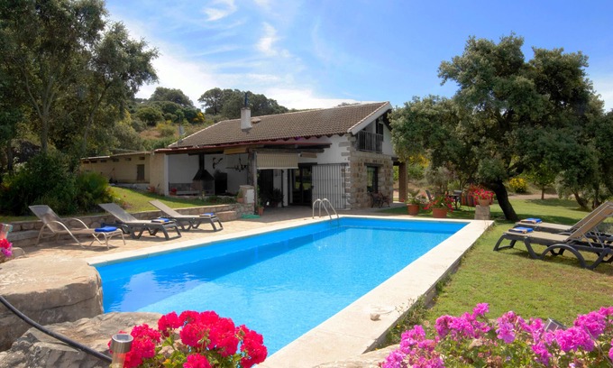 La Joya Cottage | Rural house with spacious exterior and views of the mountains of Malaga. full rent