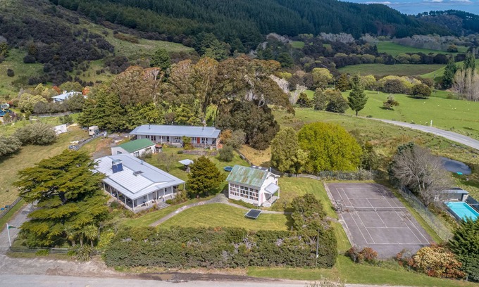 Solway House | Rural retreat with tennis court, pool and plenty of space indoors and out.