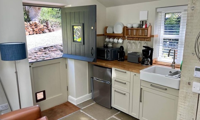 Milton Abbot Apartment | Rural self-contained annexe. Close to Dartmoor, Tamar River & historic towns