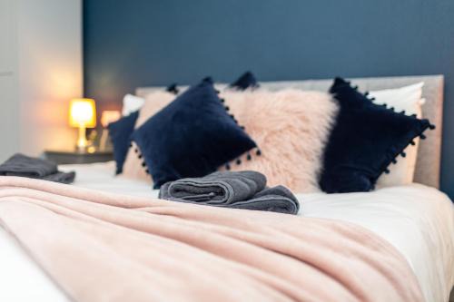 Carlisle Apartment | Russell House, Large townhouse spacious and modern with ground floor bedroom and shower room and free parking
