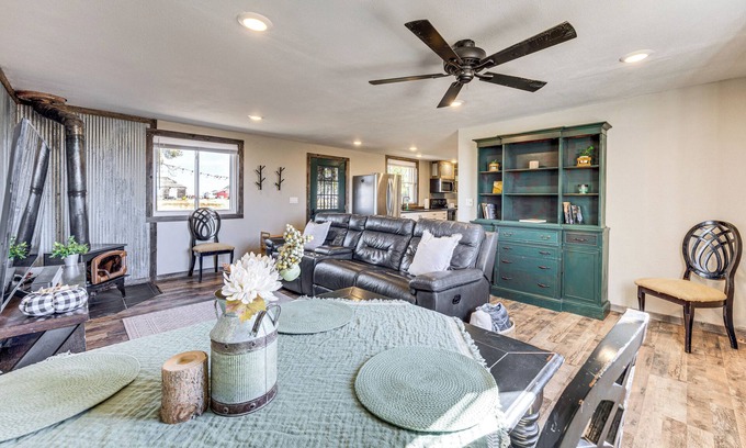 Calhan Cabin | Rustic Cabin in Peyton Near Hiking Trails!