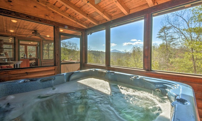 Helen Cabin | Rustic Cabin w/Hot Tub: 2 Mi to Unicoi State Park