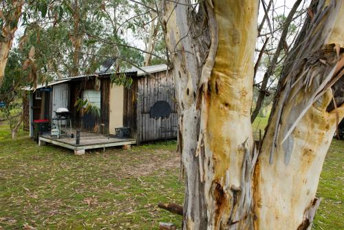 Oallen Other | Rustic Cabin with moon bathing for a city escape