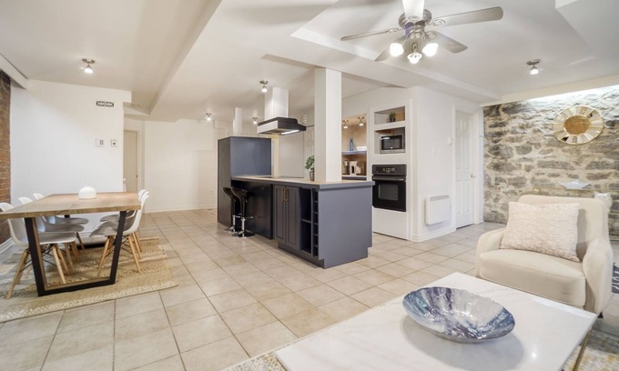 Westmount Condo | Rustic & Chic 2 Bedroom condo 5min to downtown