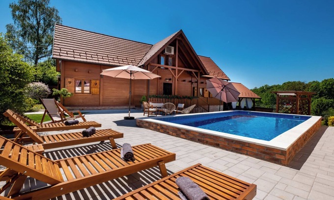Kravarsko House | Rustic Cottage With Heated Pool, Velika Buna, Croatia