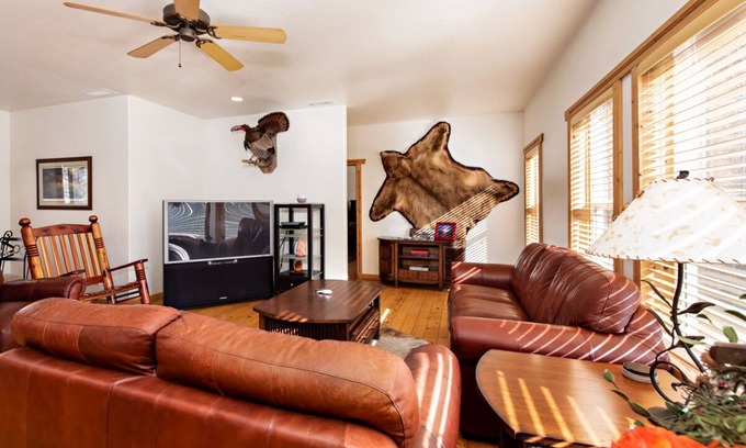 Glenwood Springs House | Rustic home on cattle ranch, near Glenwood Springs