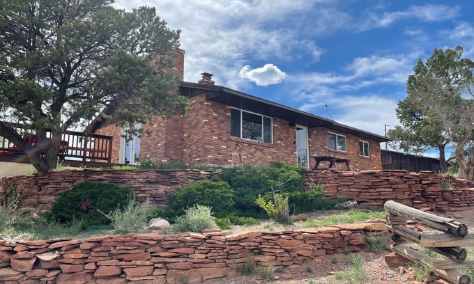 Teasdale House | Rustic isolation near Capitol Reef National Park
