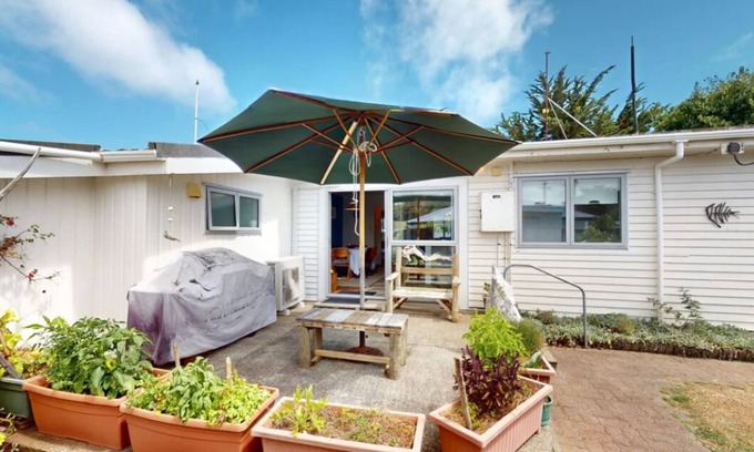 Waitarere Beach House | Rustic Kiwi Bach at the Beach!