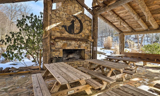 Wolf Laurel Cabin | Rustic Mars Hill Cabin: 20 Miles to Asheville!