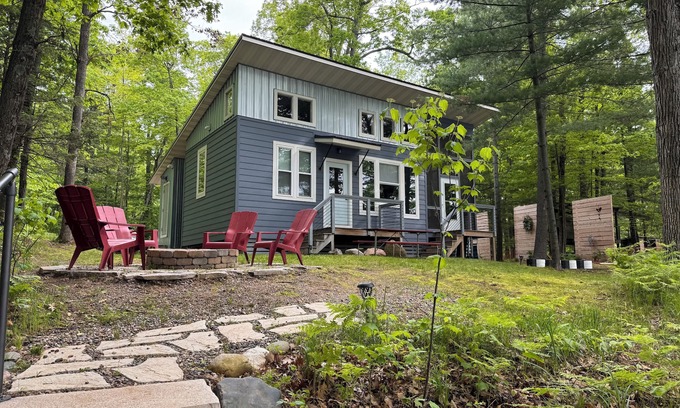 New Auburn Cabin | Rustic-Modern 1BR Lakeside Cottage for up to 5.