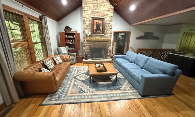 Sapphire House | Rustic Mountain Retreat with Modern Amenities and Gig-Fiber Internet