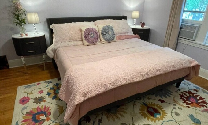 Regina House | Rustic Retreat In The Vibrant Minneapolis Neighborhood