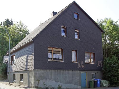 Oberschledorn Apartment | Rustikales Medebach-Ski-Retreat