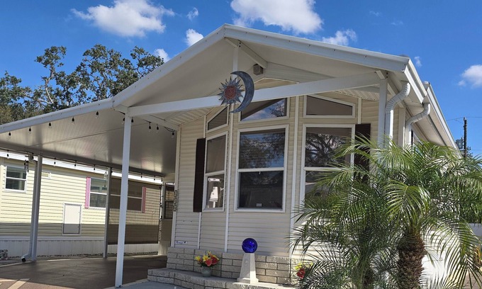Zephyrhills South House | RV Resort-Close to Tampa, Hard Rock, Busch Gardens, Skydive City and More