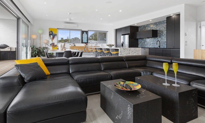Rye House | Rye Waves Resort with Bay Views