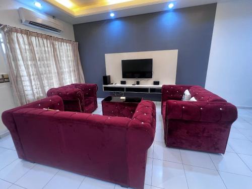 Taman Setia Indah House | S911 4 room 15 pax