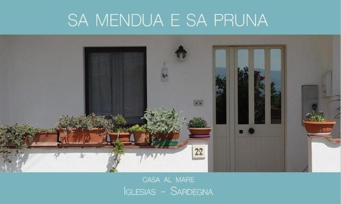 Iglesias House | SA MENDUA E SA PRUNA casa al mare