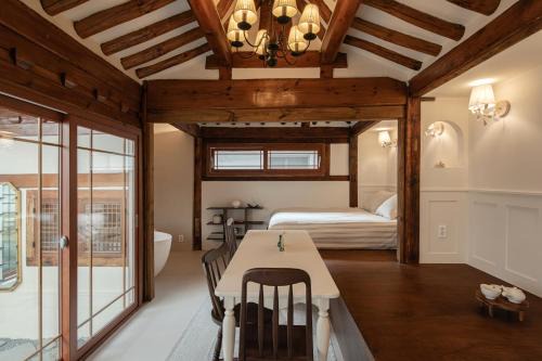 Hyehwa House | Sabrina at Hanok