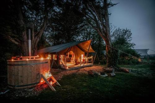 Yarmouth Apartment | Safari Tent 5 With Log Burning Tub At Tapnell Farm