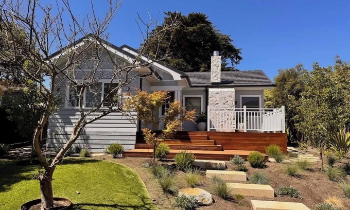 Sorrento House | Safe Haven- walk to beach & shops, full renovation
