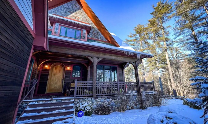 Bolton Landing House | Sagamore Golf House|Wine Cellar|Movie Theater|15 beds|Hot Tub|Pet Friendly|