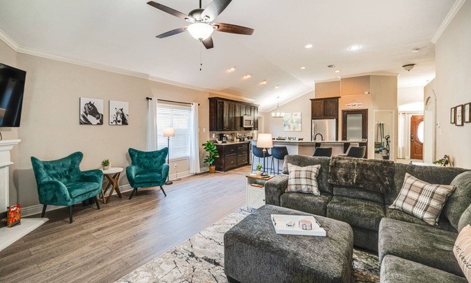 Saginaw House | Saginaw Home w/ Fenced Yard: 11 Mi to Fort Worth!