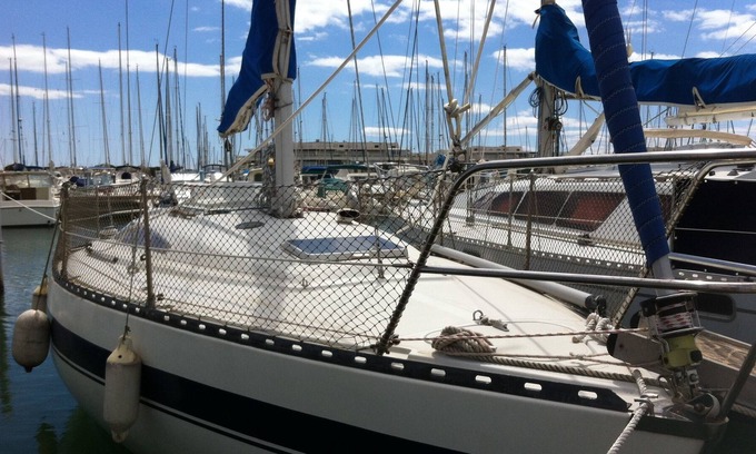 Porquerolles Boat Rental | Sailboat at the port of Porquerolles