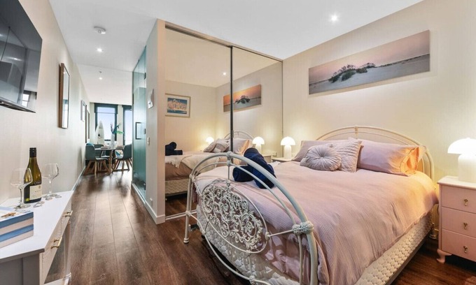 Frankston Apartment | Sails by the Bay - Ocean Views - Wi-Fi - Netflix