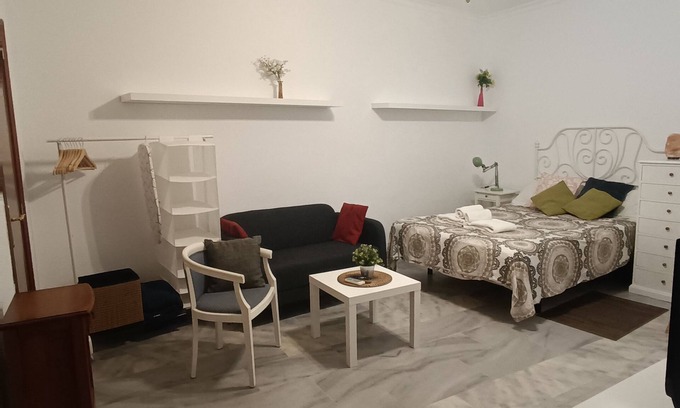 Perchel Norte Apartment | Saints 2-B