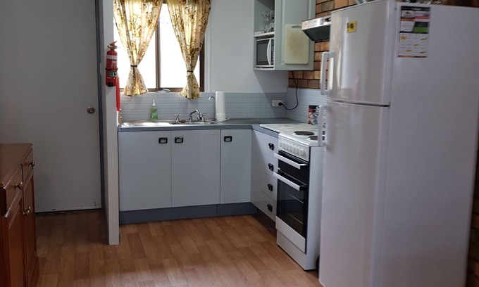 Kingscote Apartment | Sally's Kingscote Retreat 3- Beach Haven- 3 single beds/ fr $79/nite for '23 now