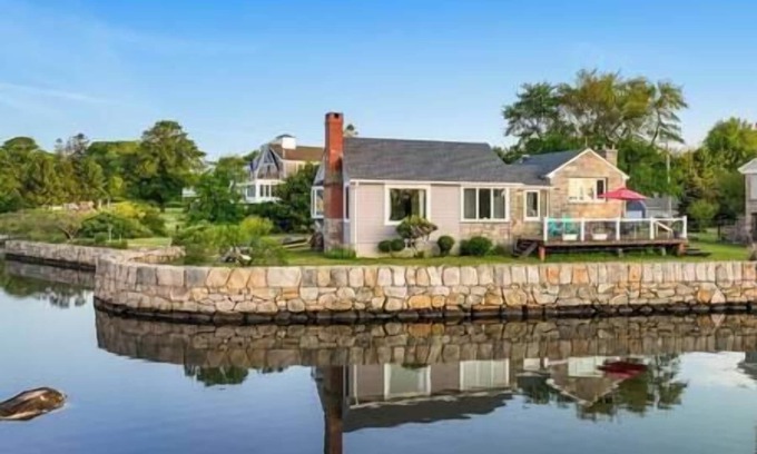 Kenyon House | Salt Pond Sunrise View & 5 min to beach, sleeps 7