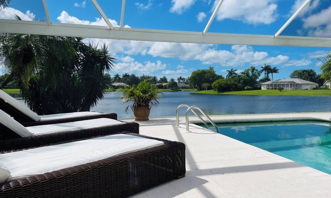 Central Naples House | Saltwater pool with stunning views of the lake