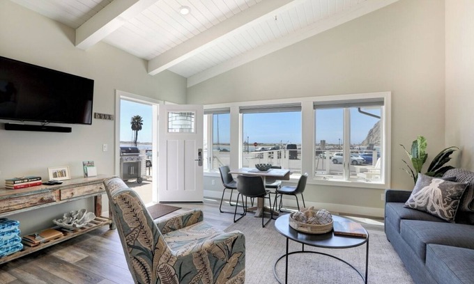Morro Bay Condo | Salty Sisters Suites at Morro Rock - large suite with rock view