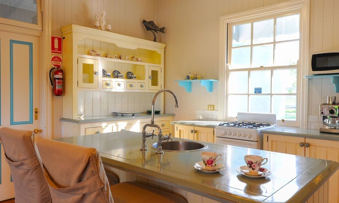 Mount Samson House | Samford Lakes - Honeymoon Bay