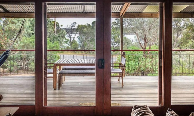 Lake Wangary Apartment | Samphire Beach House with Studio is the perfect base for your Coffin Bay Holiday - Linen Included an