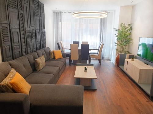 Logrono City Centre Apartment | San Antón Piso de lujo centro con Aire ac by Apartamentos Logrono