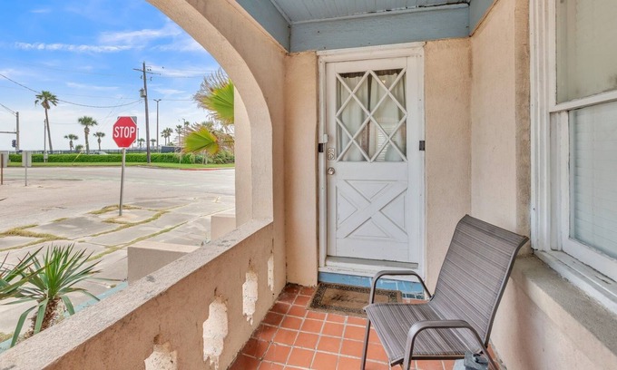 San Jacinto Cottage | Sand of Time Cottage (2-Bedroom) - Pets Allowed by RedAwning