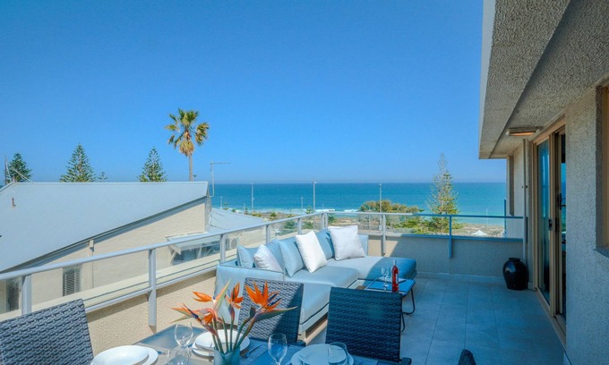 Scarborough Apartment | Sandcastles Penthouse w/Pool & Sauna!