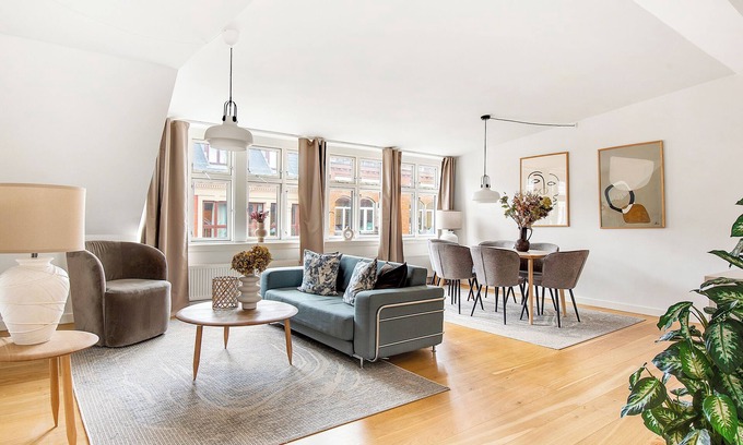 Copenhagen City Centre Apartment | Sanders Leaves - Precious 2-bdr Apt With City View