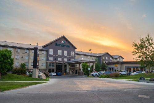 Southeast Calgary Hotel | Sandman Hotel & Suites Calgary South