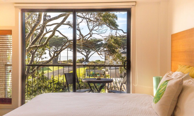 Apollo Bay Hotel | Sandpiper Motel Apollo Bay