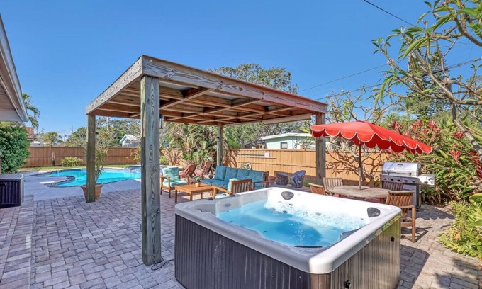 Cocoa Isles House | Sandpiper Retreat | Pool | Jacuzzi | Game Room