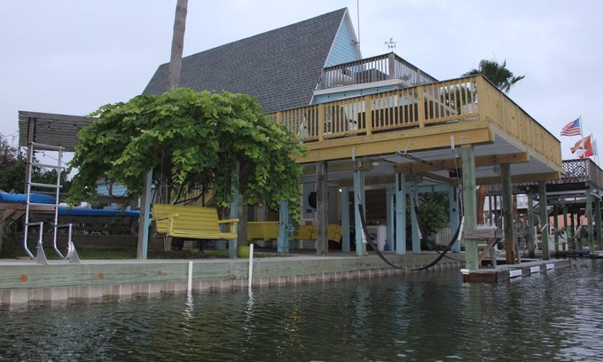 Jamaica Beach House | “Sandpiper's Song” Canal house in Jamaica Beach, A-Frame, Large Deck, Sleeps 9