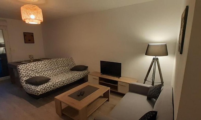 Blagnac Apartment | Sandy's 2 beds apartment Calme Parking Tramway